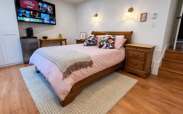 The Lespérance Suite • Private Terrace • 65-inch TV • Near the metro