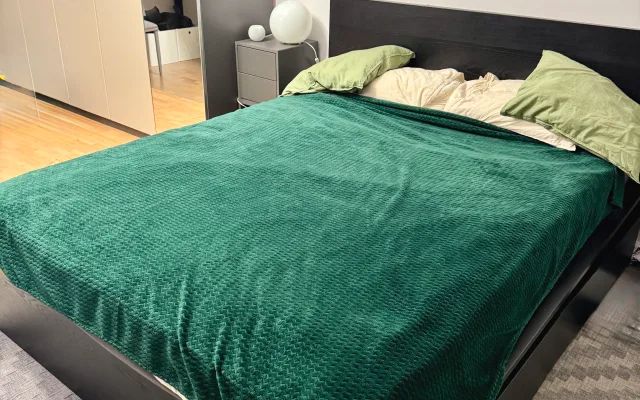 Cozy Studio Apartment with AC, Queen Bed, Home Gym & PS5