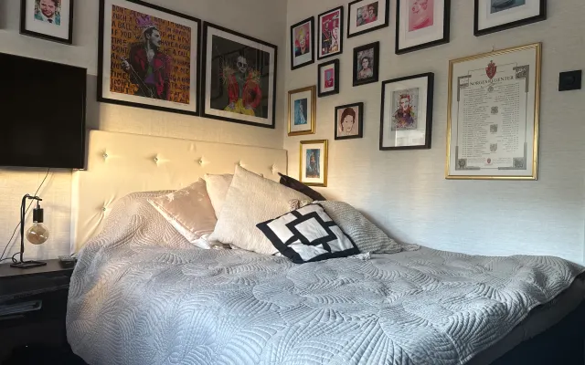     Chambre accueillante pour les personnes LGBT • Terrasse privée • Vê