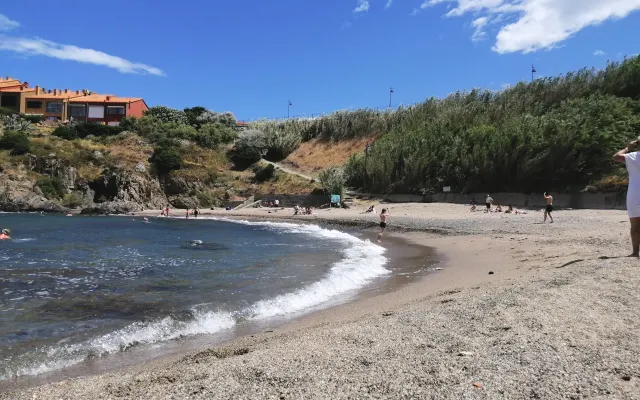 Small apartment overlooking a cove, parking, Wi-Fi