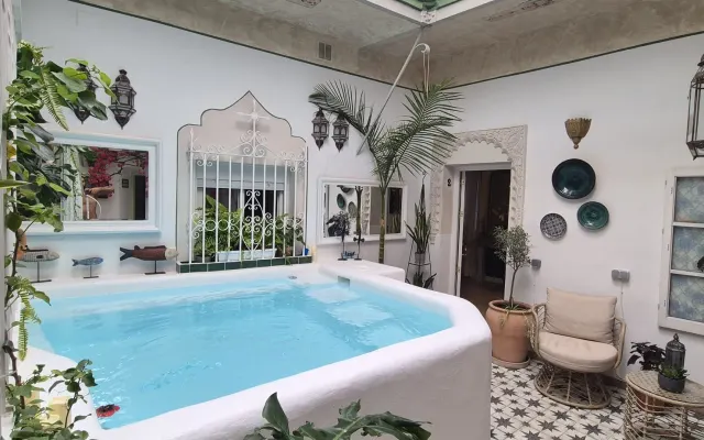 Centro d Jerez. Apartamento renovado, carisma. Piscina. Azotea. Calma.