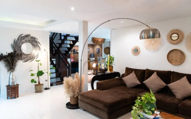 Le Hide Away - stunning private ensuite in large, modern townhouse