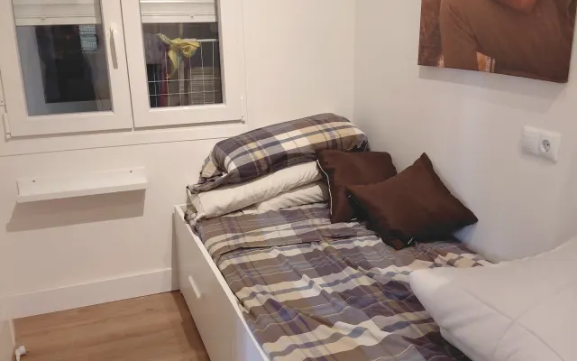 Single room for rent near Plaza España.