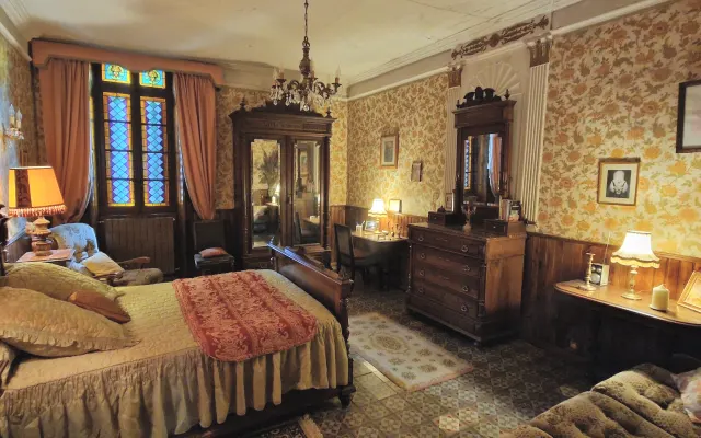 Zimmer, 30 m2, im Schloss-Stil. Eine Nacht wie aus einer anderen Zeit.
