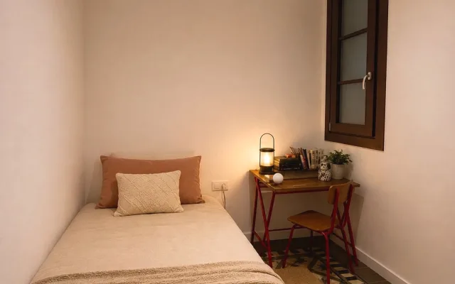 Privatzimmer mit großem Bett in der Nähe der Sagrada Familia
