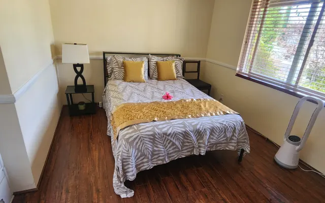 Privatzimmer-Oase mit Pool in Van Nuys