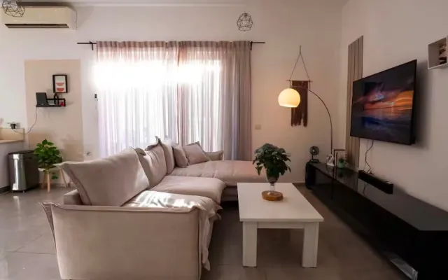 Casa Brisa Tel Aviv – Spacious 6-Bedroom Apartment in Jaffa