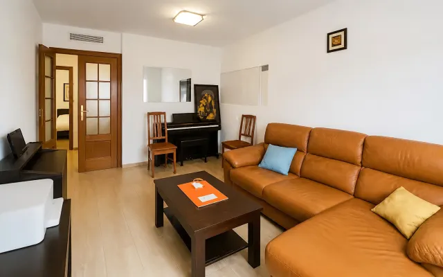 Private 2-bedroom apartment with A/C in Usera
