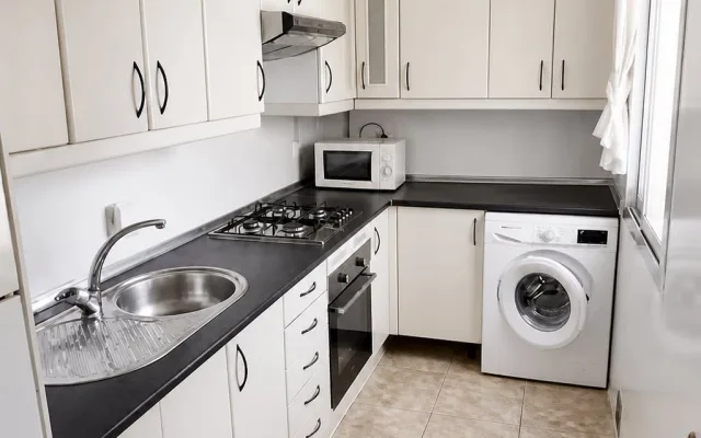 Habitación doble privada con balcón y aire acondicionado en Usera