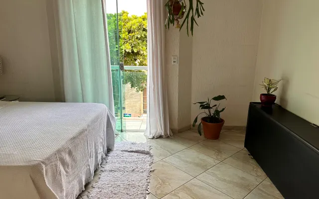 Privatzimmer mit eigenem Bad in der Nähe des Flughafens