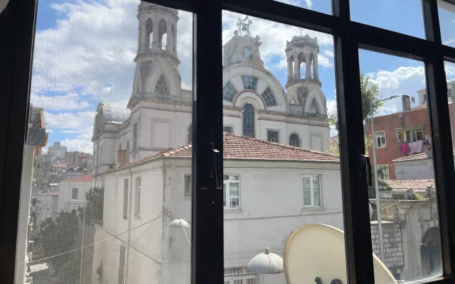 Sunlit Historic Apartment in the Heart of Istanbul - Beyoglu