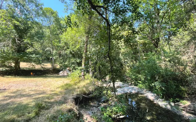 Bell tent in the wild in Gabriac, with small river pools