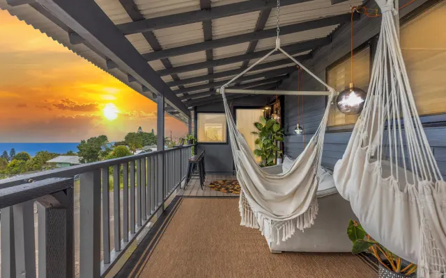 Kona Ocean-View House —Designed for Relaxing, Entertaining & Indulging
