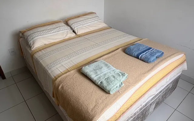 Habitación privada en apartamento naturista.