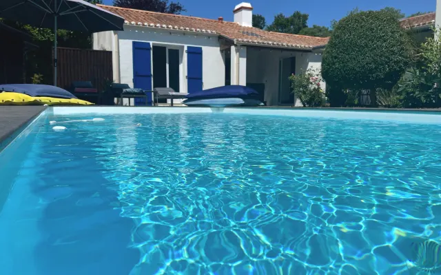 Chambre privée dans maison avec piscine jacuzzi - naturiste - GAY ONLY