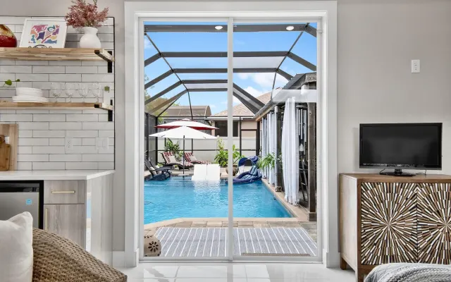 Estilo de C&G – Private Poolside Casita