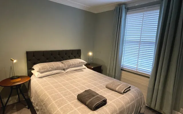 Chambre privée avec salle de bains attenante dans une magnifique...