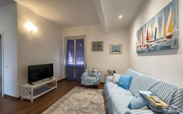 ARCHI BLU LERICI: Dachgeschosswohnung mit begehbarer Terrasse und...