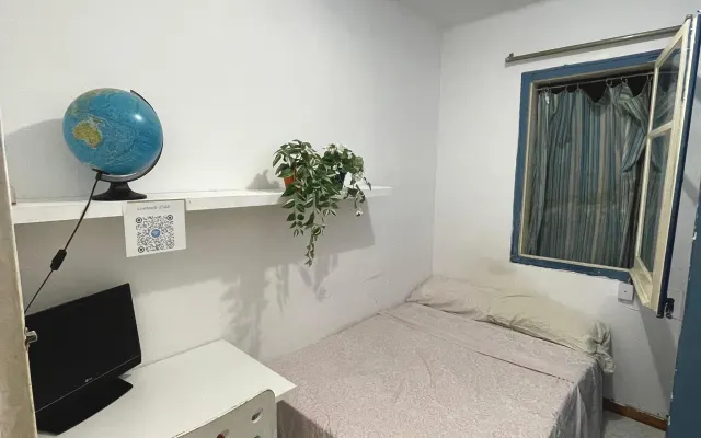 Private Room Near the Sagrada Família in Gràcia