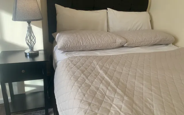 SW1 Executive Room: King Bed, Marble Bath, TV & Fridge"
Kitchenette