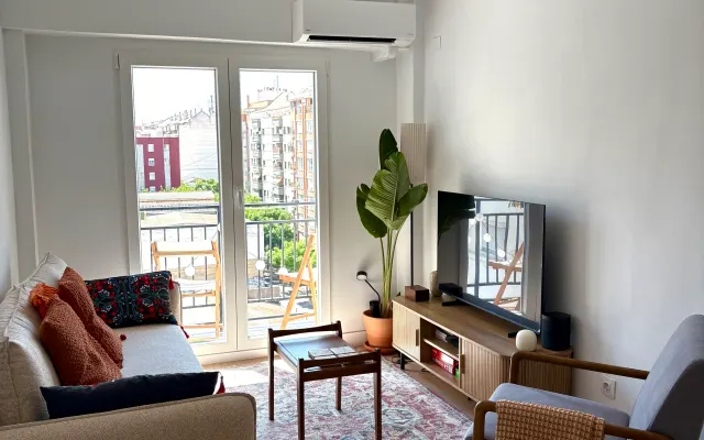 Bright 3-Bedroom Apartment Next to Ruzafa | Balcony and Workspaces