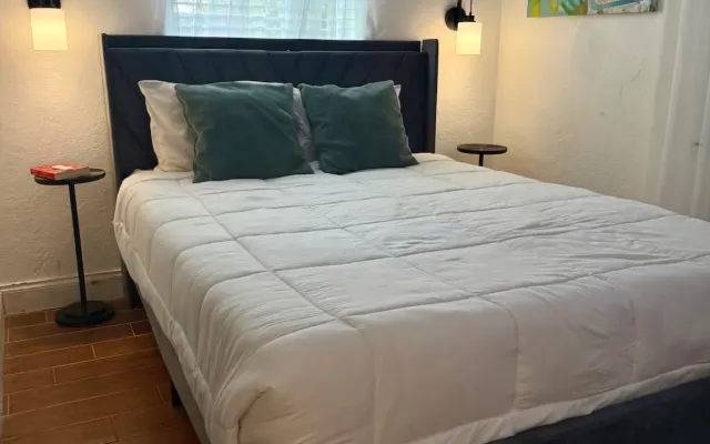 Chambre privée • Jacuzzi • Près de Wilton Drive