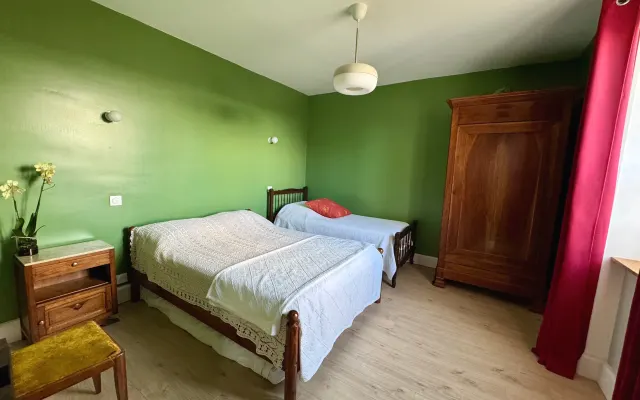 Habitación para 2 o 3 personas • Desayuno incluido