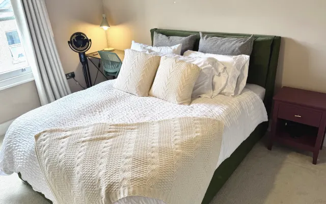 Private 1 bedroom in 4 bedroom home steps from Clapham South Station