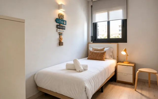 Chambre avec terrasse • À 20 min du Gaixample • Train pour Sitges