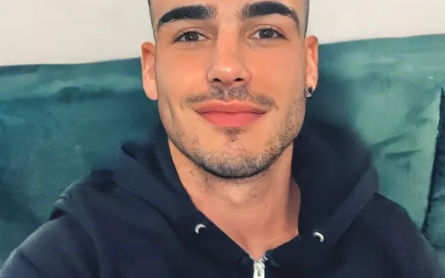 Tengo una habitación doble en alquiler para un chico solo o una pareja.