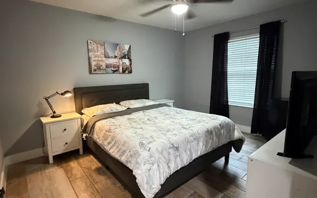 Camera privata a Orlando – Confortevole e comoda