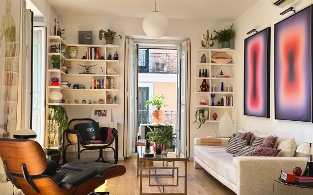Sean y Juan ofrecen alojamiento en una habitación con baño privado