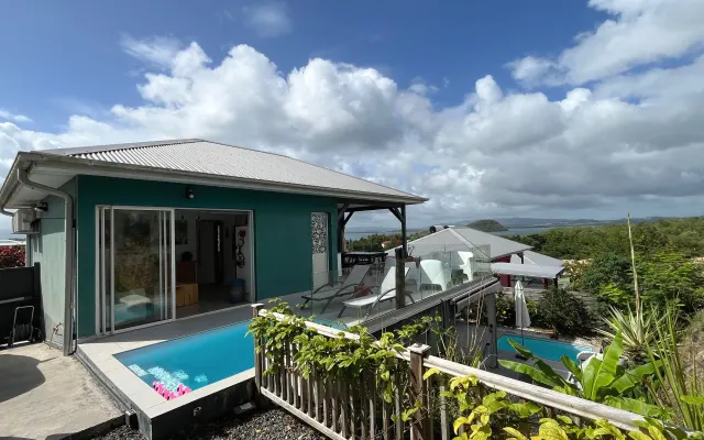 Maison d'exception avec vue mer, campagne et piscine.