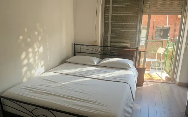 Private double room with balcony and A/C in Usera