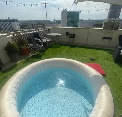 Último andar sem vizinhos em frente, quarto + terraço incrível!