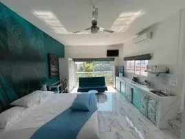 Large studio stumbling distance from bars/clubs