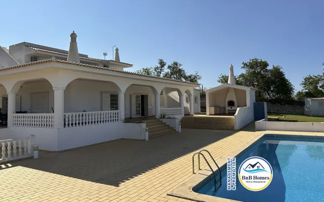 BnB Homes Luxurious Villa Stardust with swimming pool & BBQ