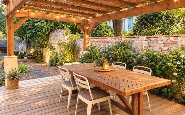 Charming room in an apartment with a garden