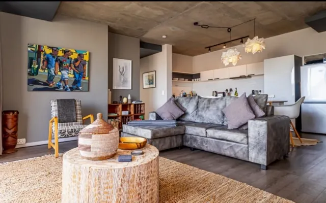 Modern Apartment | Pool, Gym & Table Mountain View