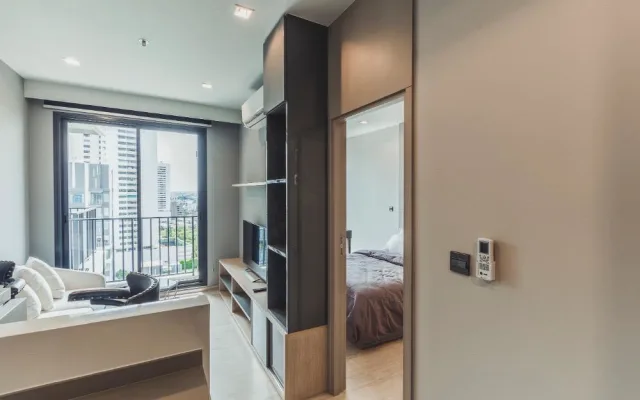 Komplette Wohnung in Thonglor mit Infinity-Pool auf dem Dach und...
