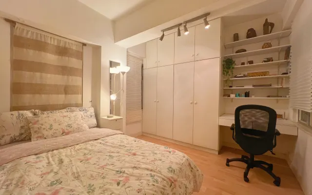 Experience Hong Kong’s prime location with spacious Private Room