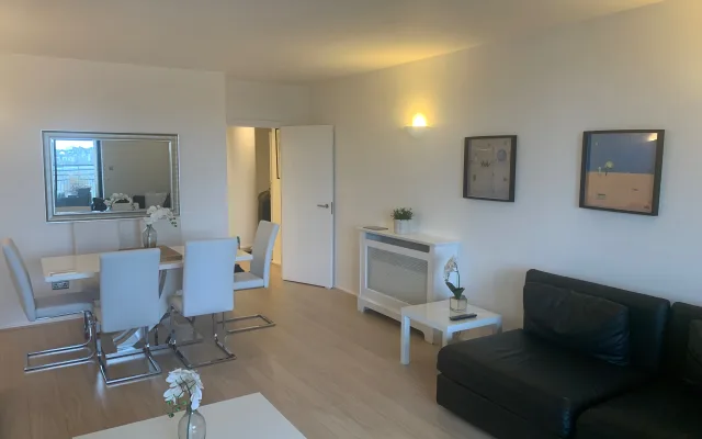 Cosy double bedroom and dedicated bathroom in South Kensington