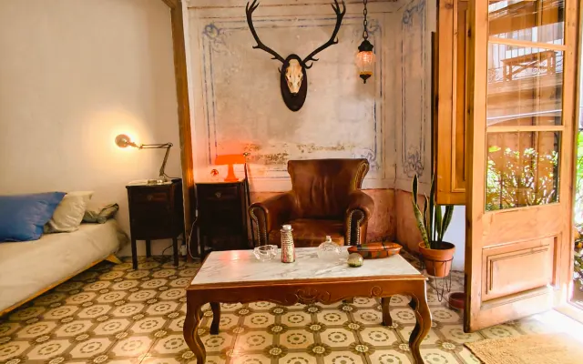 Comfortable Room in an Artist's Home in Downtown Barcelona