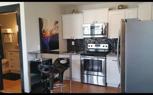 Garage Apartment Near Uptown