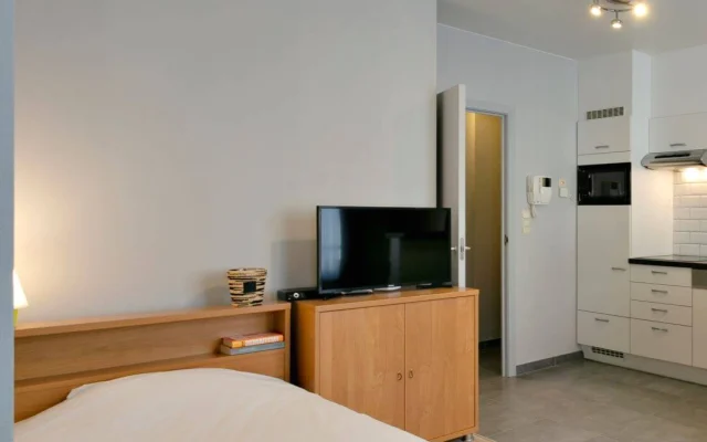 Studio à partager proche centre et transports, petit, mais fonctionnel