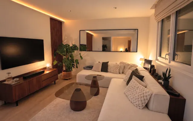 Apartment with a view of the ocean, near downtown and public...