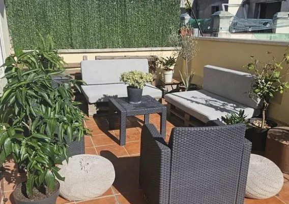 Quiet apartment in downtown Madrid with a spacious terrace.