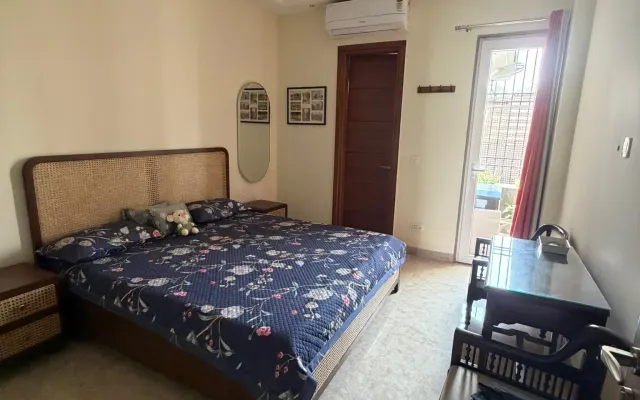 Rongon's Abode in the Heart of South Delhi