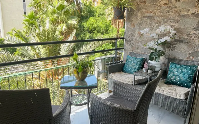Beautiful, centrally located apartment with a tropical terrace and...
