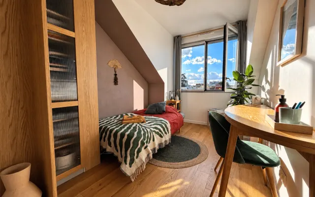 Private room in a cozy apartment in the heart of Little Pantin